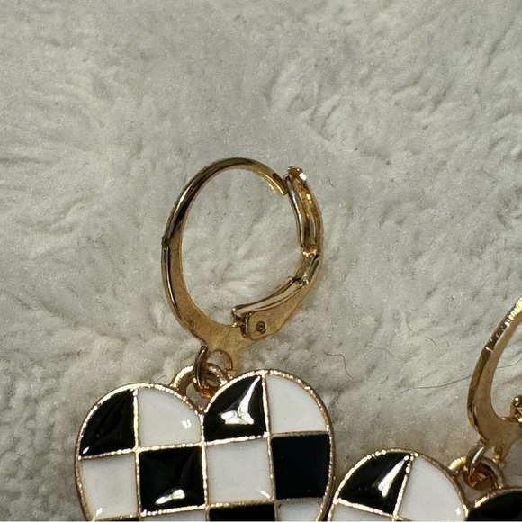 Beautiful Earrings - Picture 3 of 4